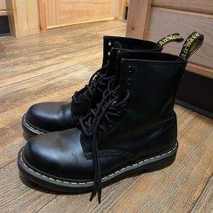 1460 WOMEN'S SMOOTH LEATHER LACE UP BOOTS DR MARTENS BARLEY WORN NO WEAR
